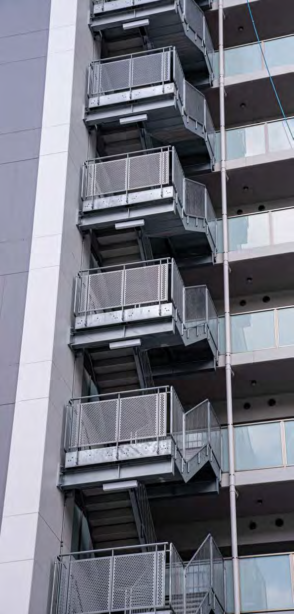Z55-FRC階段 片持ち梁タイプの外部鉄骨階段