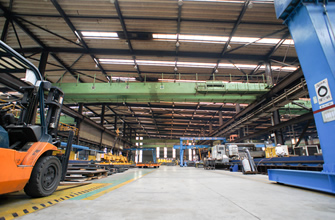 製品はどれも大きいため、工場も広く作られています。